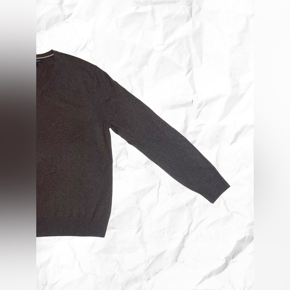Banana Republic Men's Dark Brown Cashmere V-Neck Sweater - Picture 4 of 8